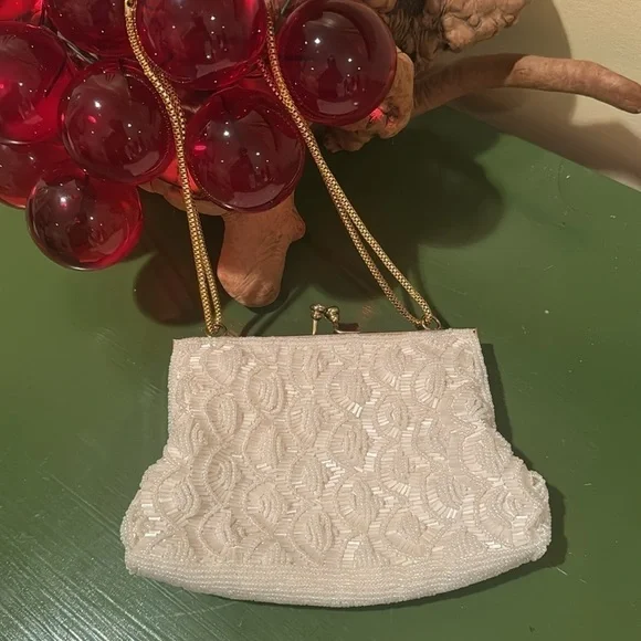Ed B Robinson white pearl clutch. Handmade in Hong Kong - Picture 2 of 9